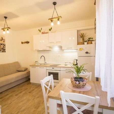 Little Bee Apartment Komiza Luaran gambar
