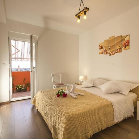 Little Bee Apartment Komiza Luaran gambar