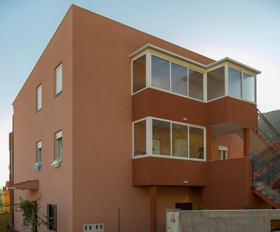 Little Bee Apartment Komiza Luaran gambar