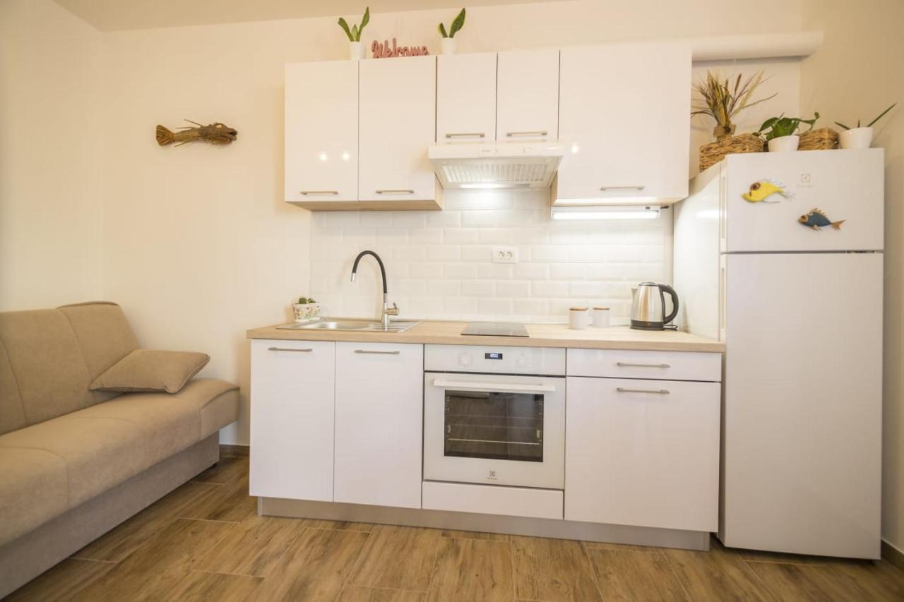 Little Bee Apartment Komiza Luaran gambar