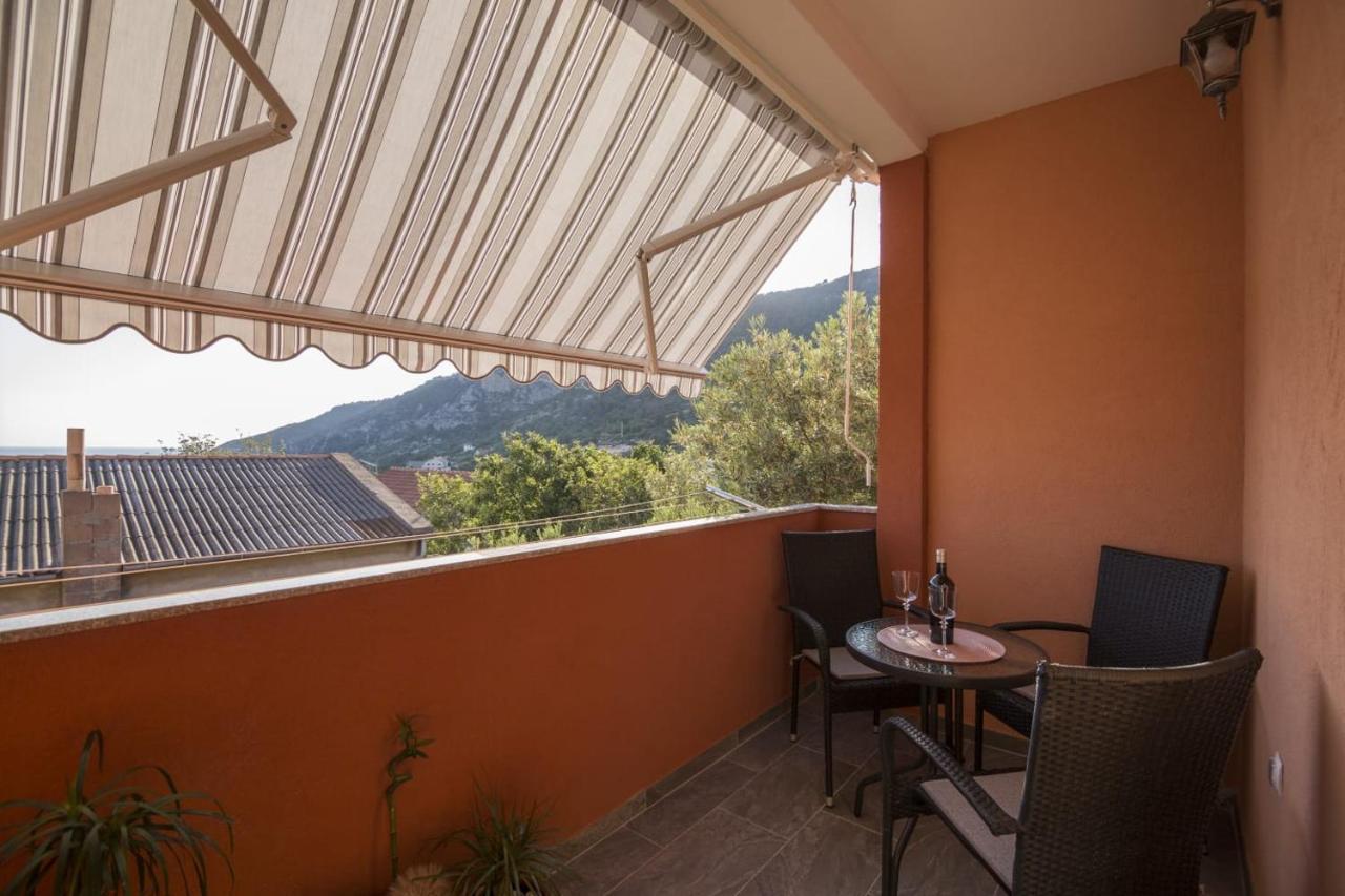 Little Bee Apartment Komiza Luaran gambar