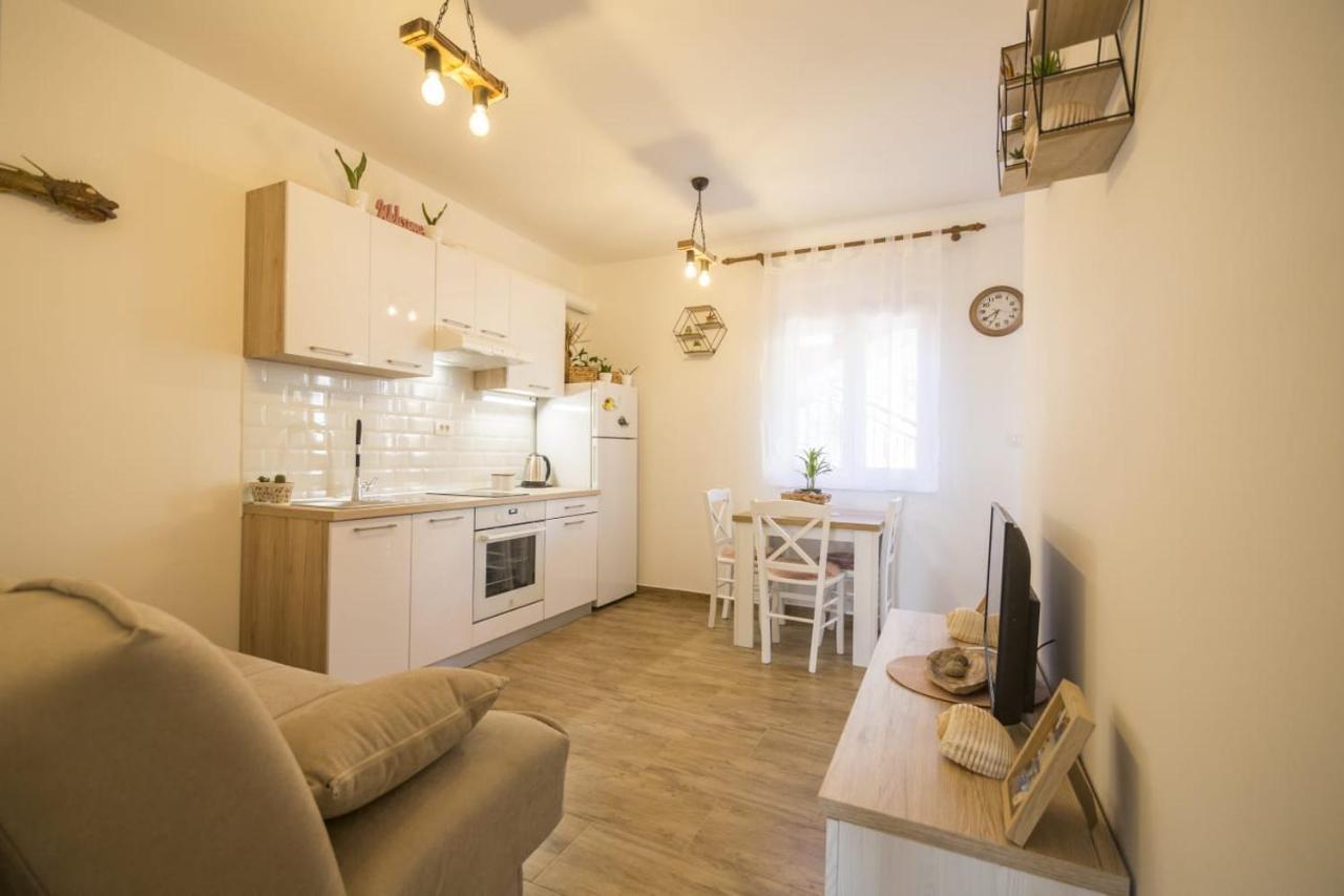 Little Bee Apartment Komiza Luaran gambar