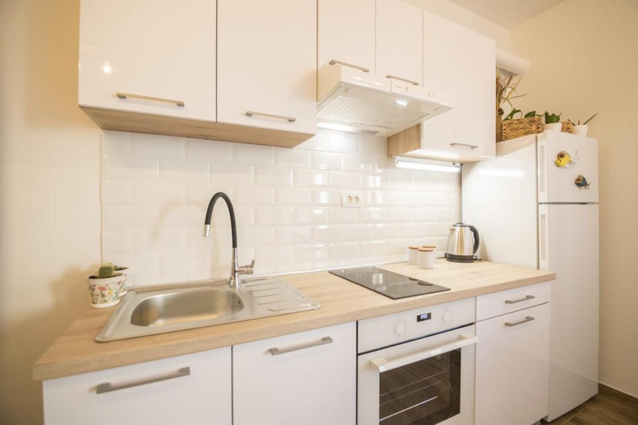 Little Bee Apartment Komiza Luaran gambar